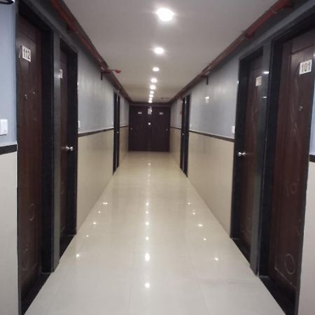 Infinity Rooms & Banquet Surat Bagian luar foto