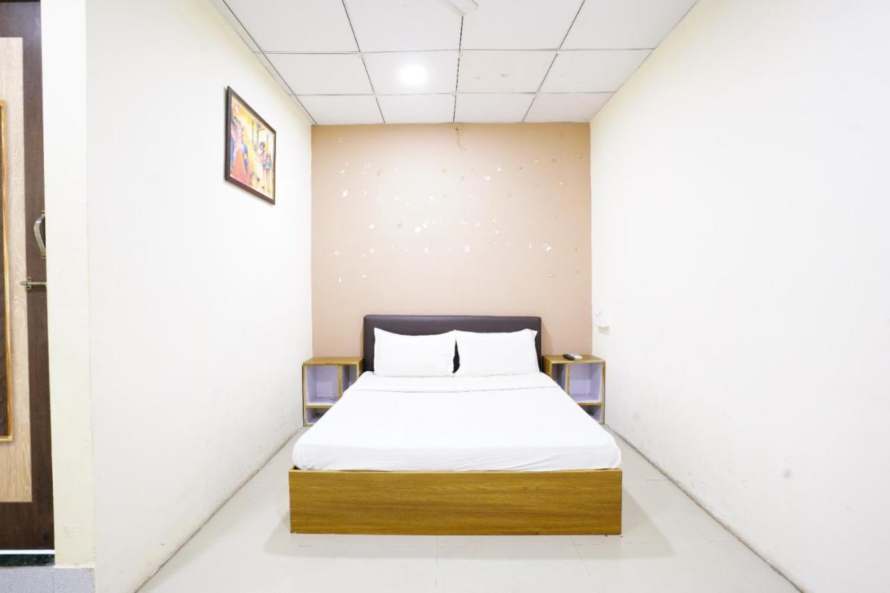 Infinity Rooms & Banquet Surat Bagian luar foto