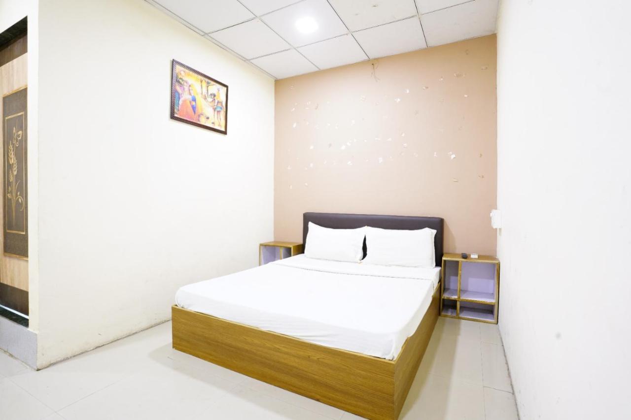 Infinity Rooms & Banquet Surat Bagian luar foto