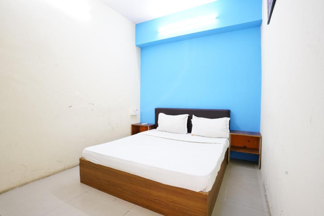 Infinity Rooms & Banquet Surat Bagian luar foto
