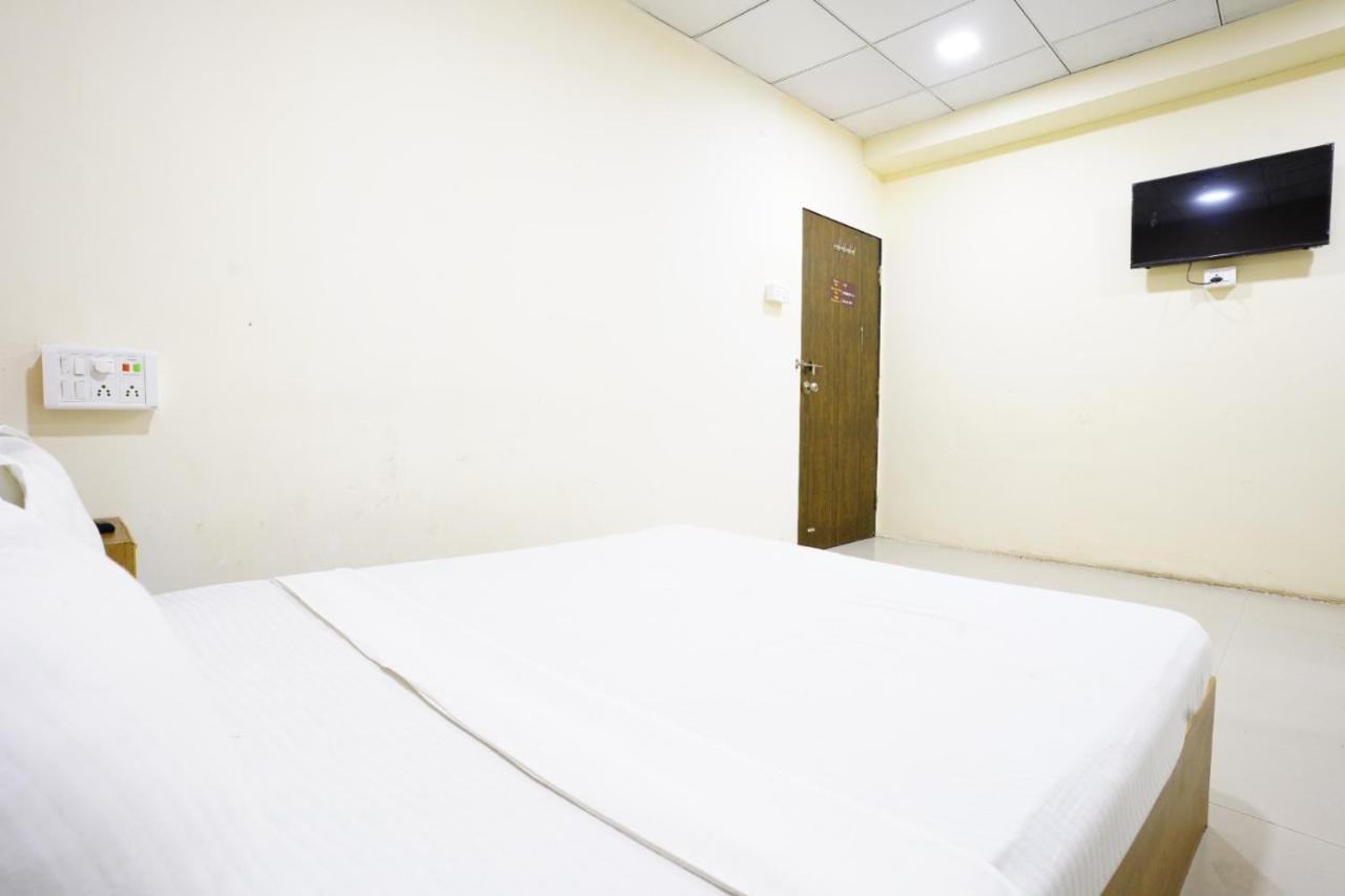 Infinity Rooms & Banquet Surat Bagian luar foto