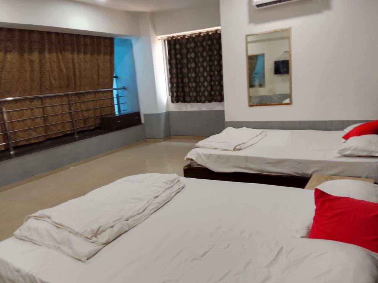 Infinity Rooms & Banquet Surat Bagian luar foto